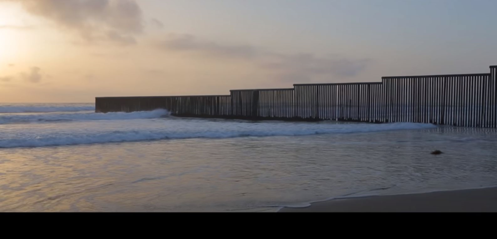 Muro divide praias com perfis distintos nos EUA e no México - TNH1