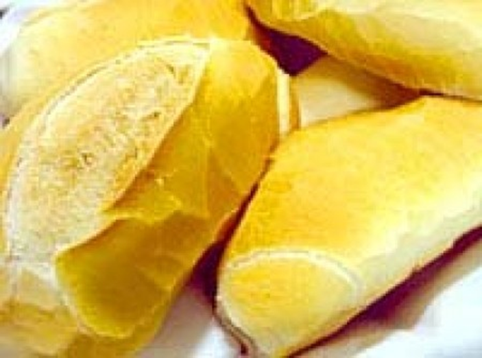 pão prensado na frigideira